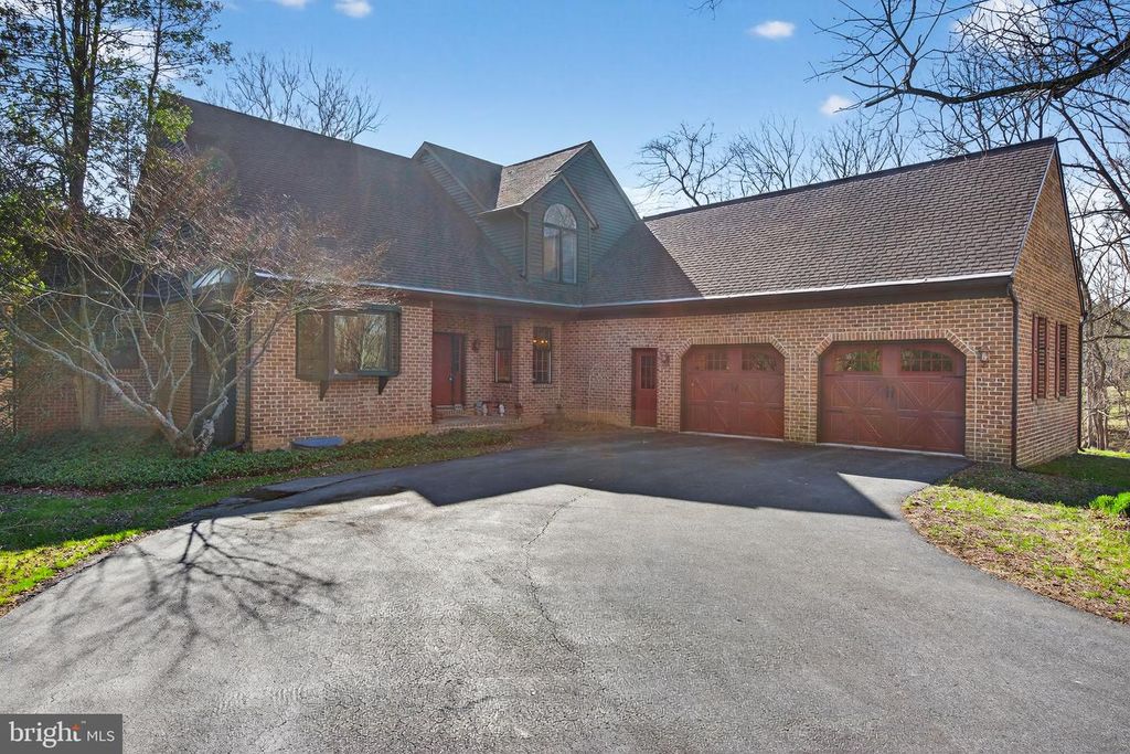 210 KELLY LN, York, PA 17406