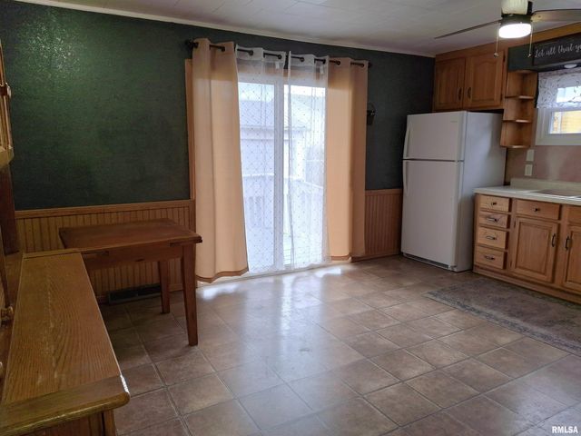 717 S 6TH Avenue, Canton, IL 61520