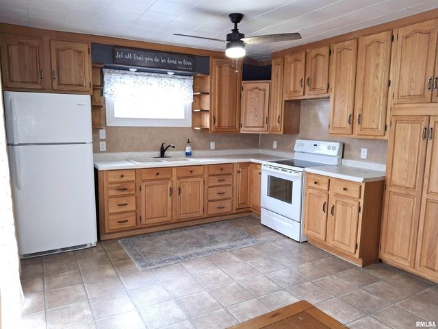 717 S 6TH Avenue, Canton, IL 61520