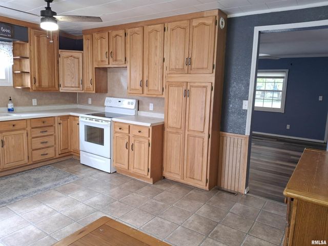 717 S 6TH Avenue, Canton, IL 61520