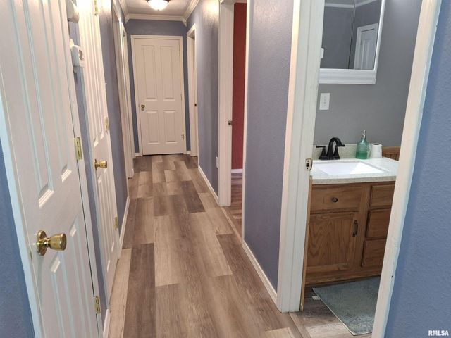 717 S 6TH Avenue, Canton, IL 61520