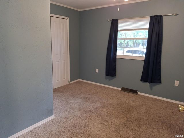 717 S 6TH Avenue, Canton, IL 61520