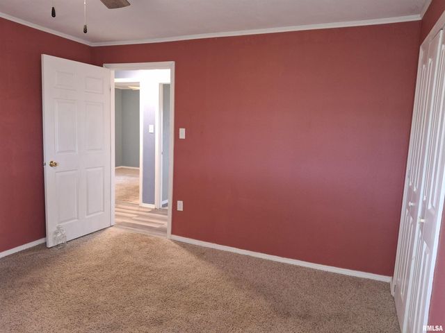 717 S 6TH Avenue, Canton, IL 61520