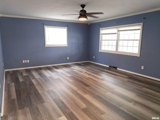 717 S 6TH Avenue, Canton, IL 61520