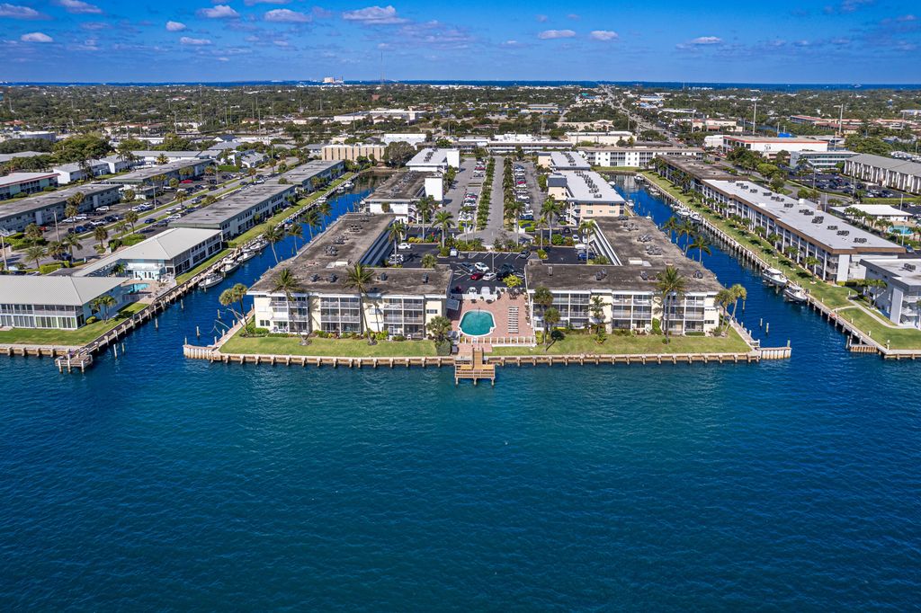 101 Doolen Court 207, North Palm Beach, FL 33408
