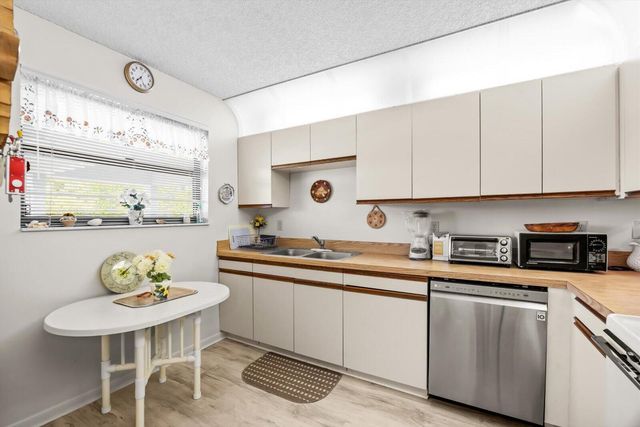 1250 SE Parkview Place C6, Stuart, FL 34994