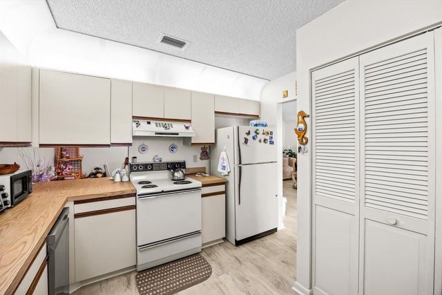 1250 SE Parkview Place C6, Stuart, FL 34994