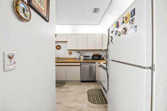 1250 SE Parkview Place C6, Stuart, FL 34994