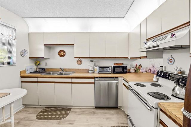 1250 SE Parkview Place C6, Stuart, FL 34994