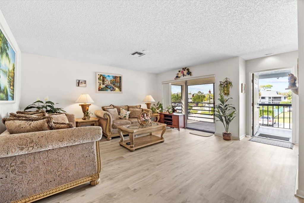 1250 SE Parkview Place C6, Stuart, FL 34994