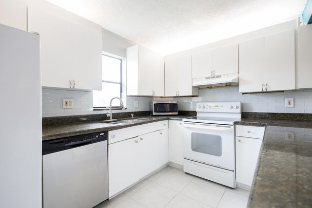 9460 SW 61st Way A, Boca Raton, FL 33428