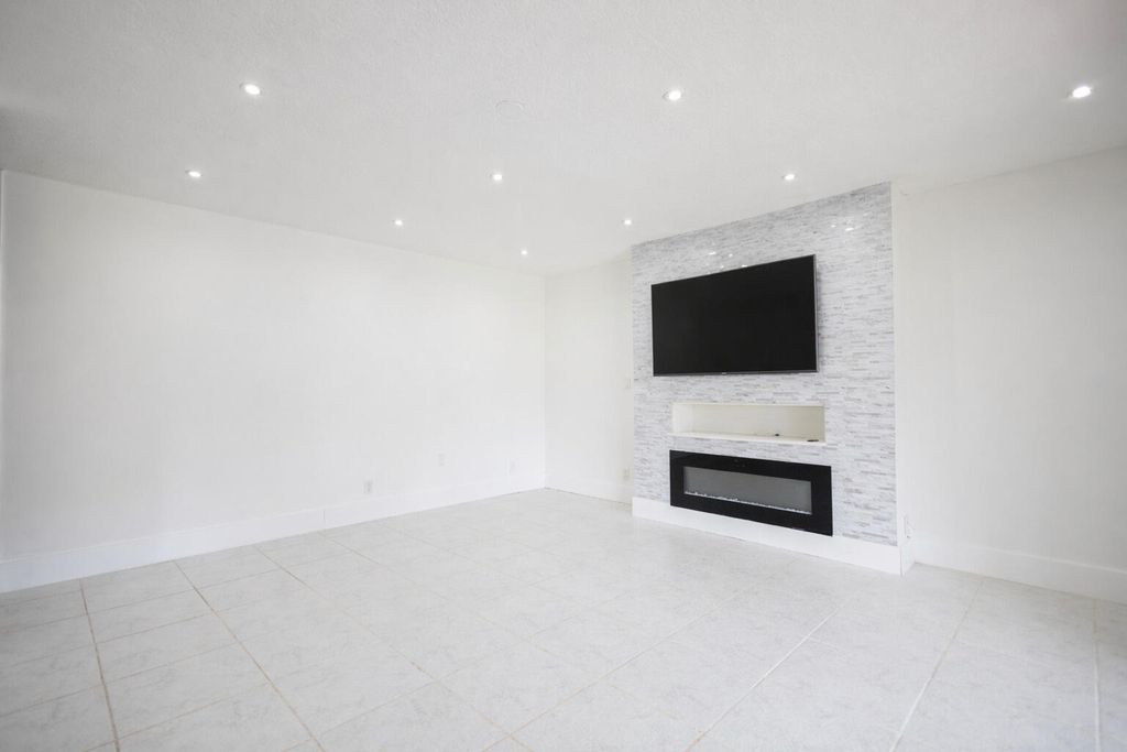 9460 SW 61st Way A, Boca Raton, FL 33428