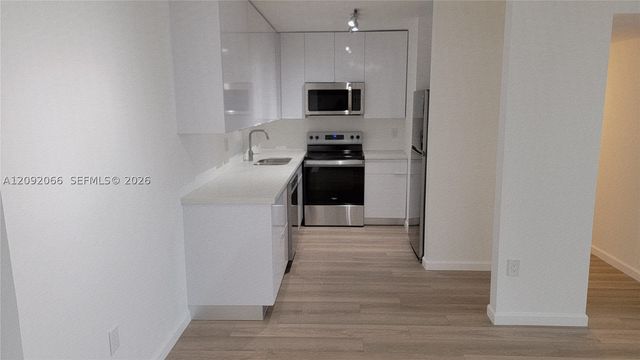 8050 NW 8th St 1407, Miami, FL 33126