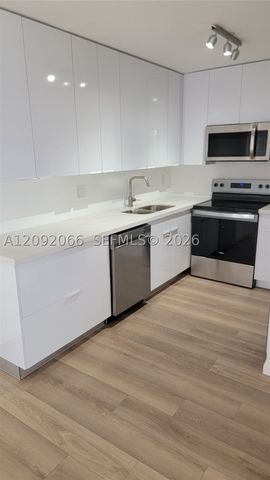 8050 NW 8th St 1407, Miami, FL 33126