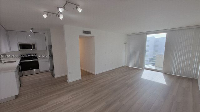 8050 NW 8th St 1407, Miami, FL 33126