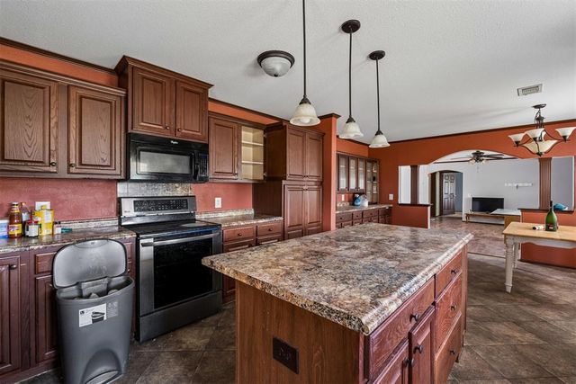 1515 N 14th Street, Guthrie, OK 73044