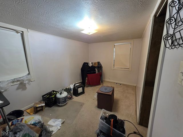 138 W Carey Street, Knightstown, IN 46148