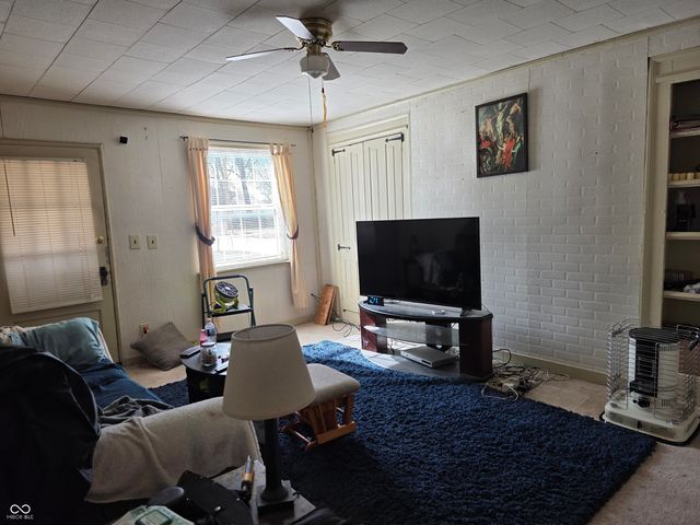 138 W Carey Street, Knightstown, IN 46148