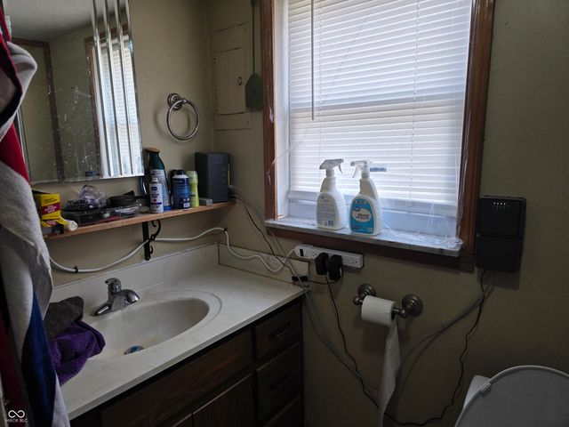 138 W Carey Street, Knightstown, IN 46148