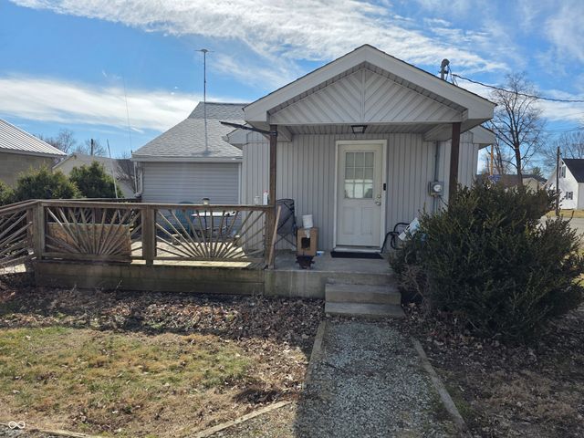 138 W Carey Street, Knightstown, IN 46148