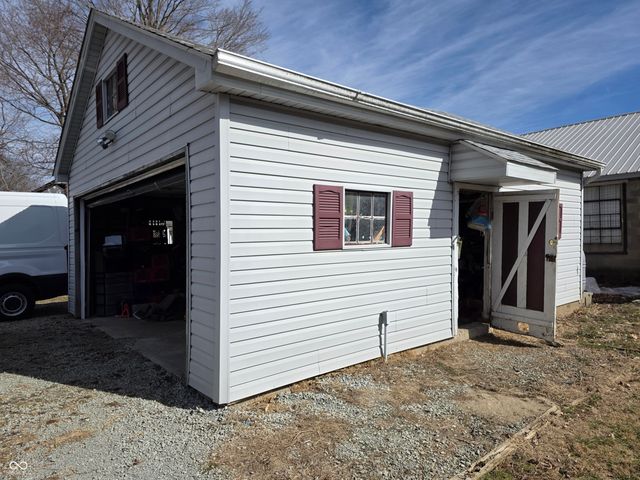 138 W Carey Street, Knightstown, IN 46148