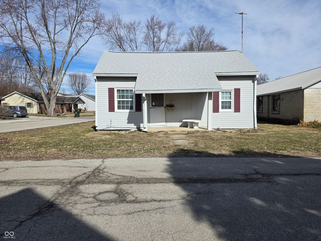 138 W Carey Street, Knightstown, IN 46148