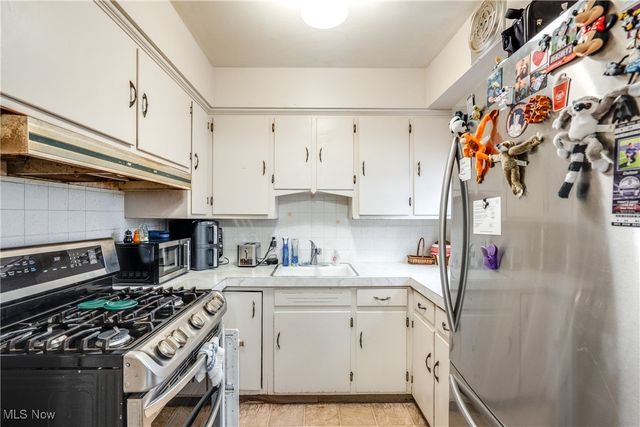 640 E Lake Avenue, Barberton, OH 44203