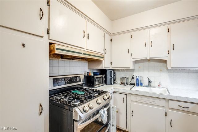 640 E Lake Avenue, Barberton, OH 44203