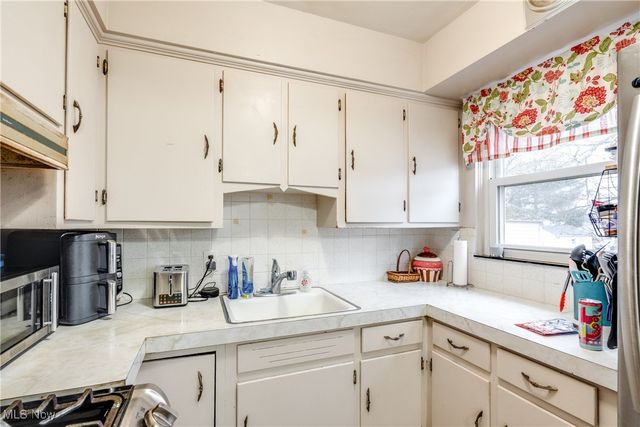 640 E Lake Avenue, Barberton, OH 44203