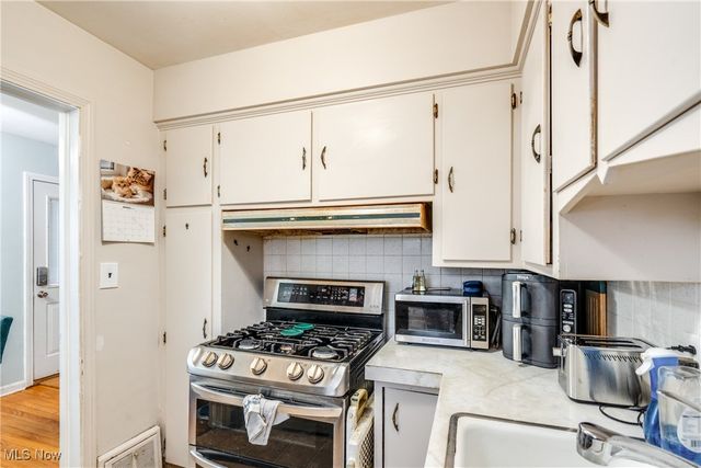 640 E Lake Avenue, Barberton, OH 44203