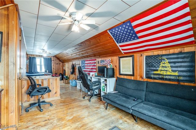 640 E Lake Avenue, Barberton, OH 44203