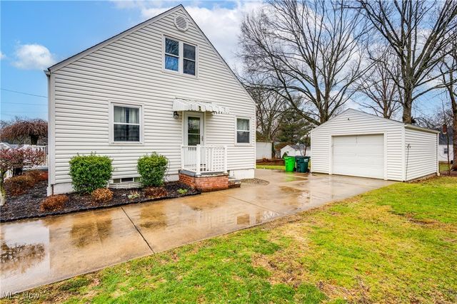 640 E Lake Avenue, Barberton, OH 44203