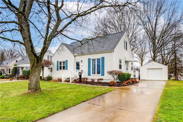 640 E Lake Avenue, Barberton, OH 44203