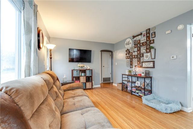 640 E Lake Avenue, Barberton, OH 44203