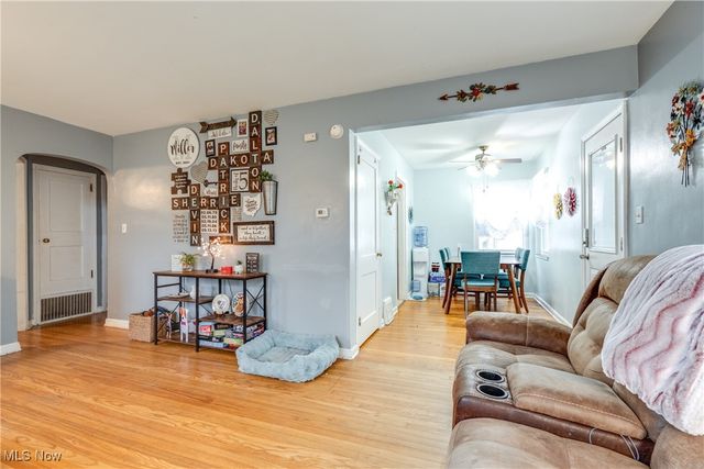 640 E Lake Avenue, Barberton, OH 44203