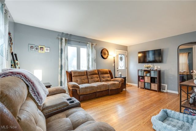 640 E Lake Avenue, Barberton, OH 44203