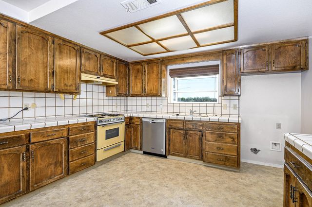12066 Excelsior Avenue, Hanford, CA 93230