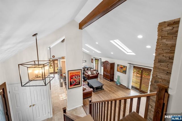 37 Berkshire Road, Woodcliff Lake, NJ 07677