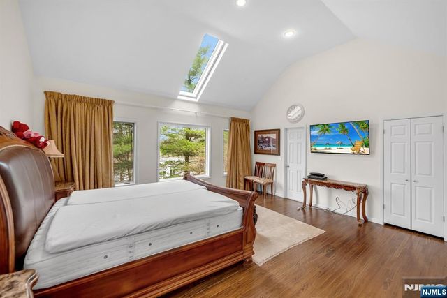 37 Berkshire Road, Woodcliff Lake, NJ 07677