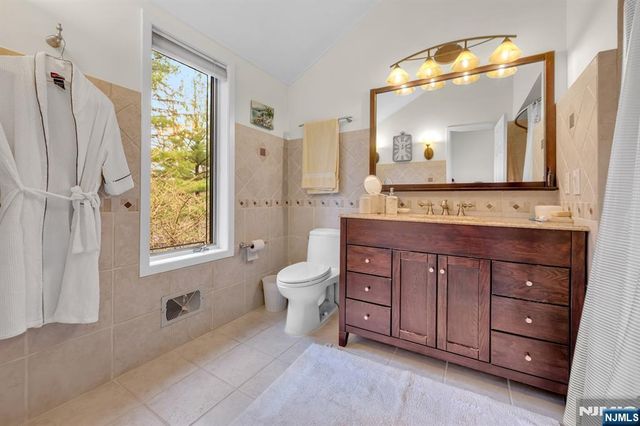 37 Berkshire Road, Woodcliff Lake, NJ 07677