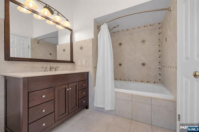 37 Berkshire Road, Woodcliff Lake, NJ 07677