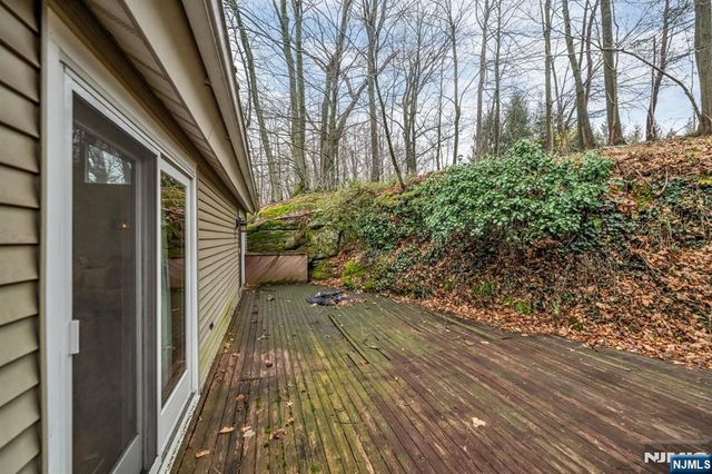 37 Berkshire Road, Woodcliff Lake, NJ 07677