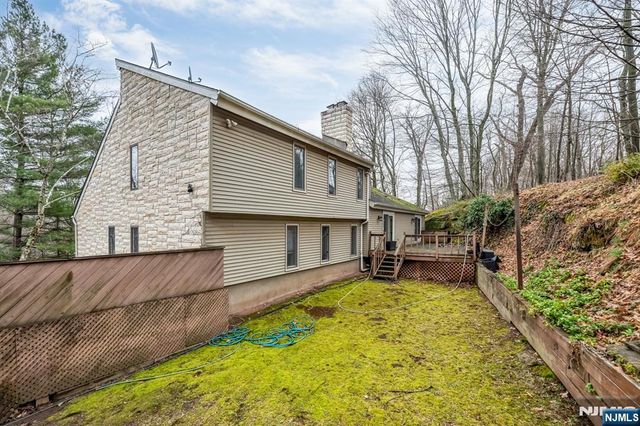 37 Berkshire Road, Woodcliff Lake, NJ 07677
