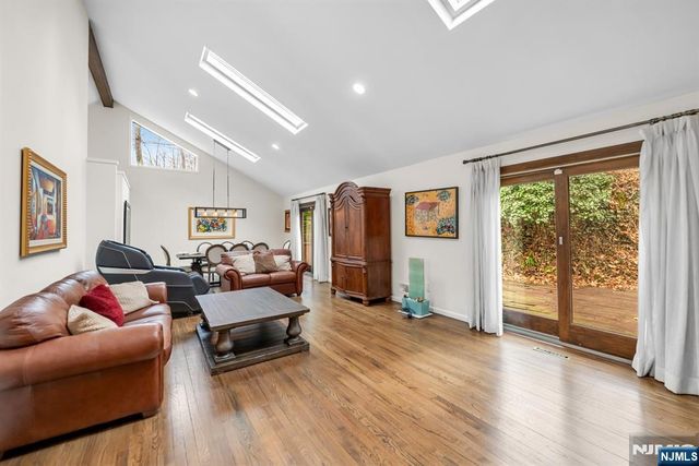 37 Berkshire Road, Woodcliff Lake, NJ 07677