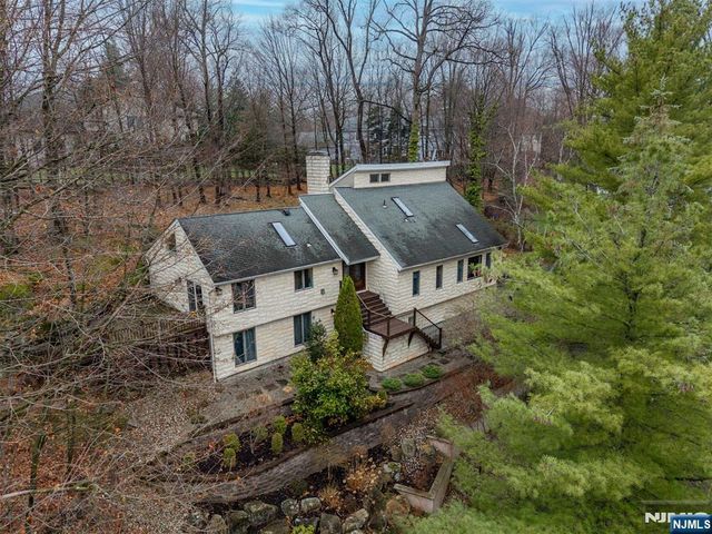 37 Berkshire Road, Woodcliff Lake, NJ 07677