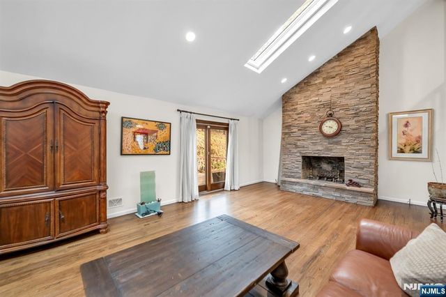 37 Berkshire Road, Woodcliff Lake, NJ 07677