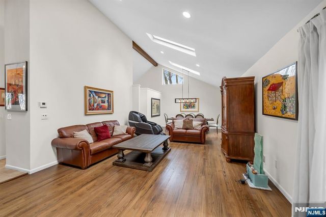 37 Berkshire Road, Woodcliff Lake, NJ 07677