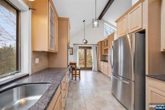 37 Berkshire Road, Woodcliff Lake, NJ 07677