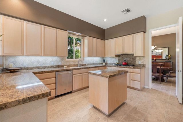 48145 Paso Tiempo Lane, La Quinta, CA 92253