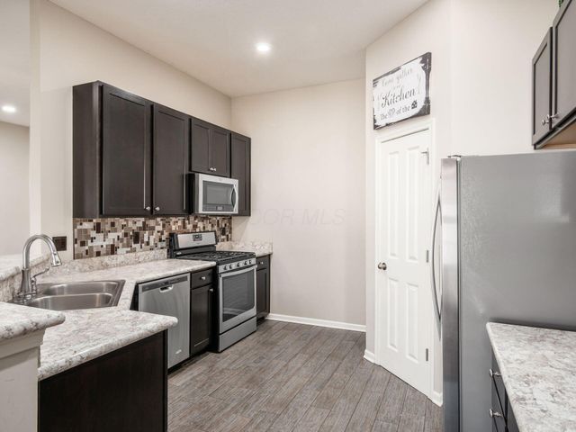 5915 Blackbird Way, Lewis Center, OH 43035
